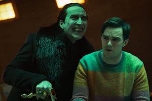 Nicholas Cage y Nicholas Hoult en “Renfield”. Foto: Universal Pictures