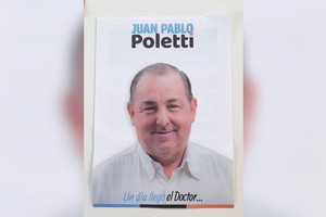 Poletti ya presente en folletos que se distribuyen en barrios de Santa Fe. Crédito: El Litoral