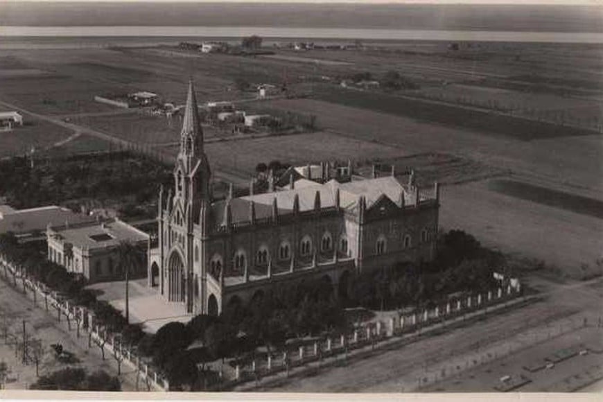 Basílica Nuestra Señora de Guadalupe a principios del siglo XIX. Foto: Archivo