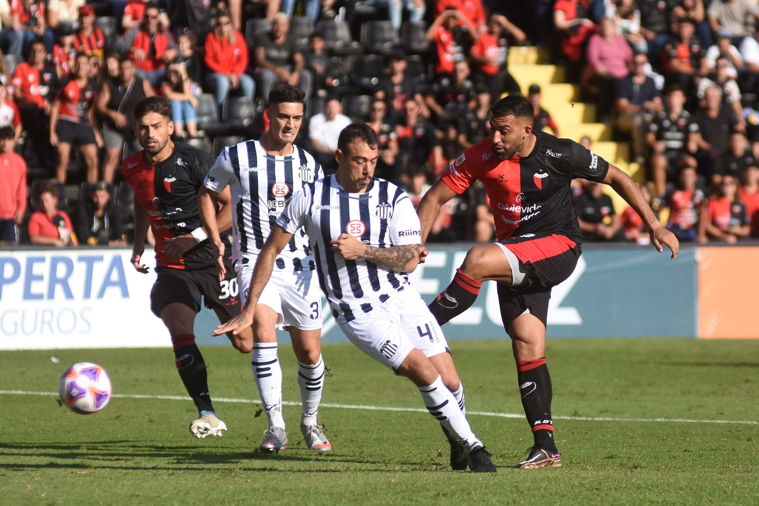 Colón y Talleres de Córdoba empataron 2 a 2 este jueves, por la undécima fecha de la Liga Profesional.