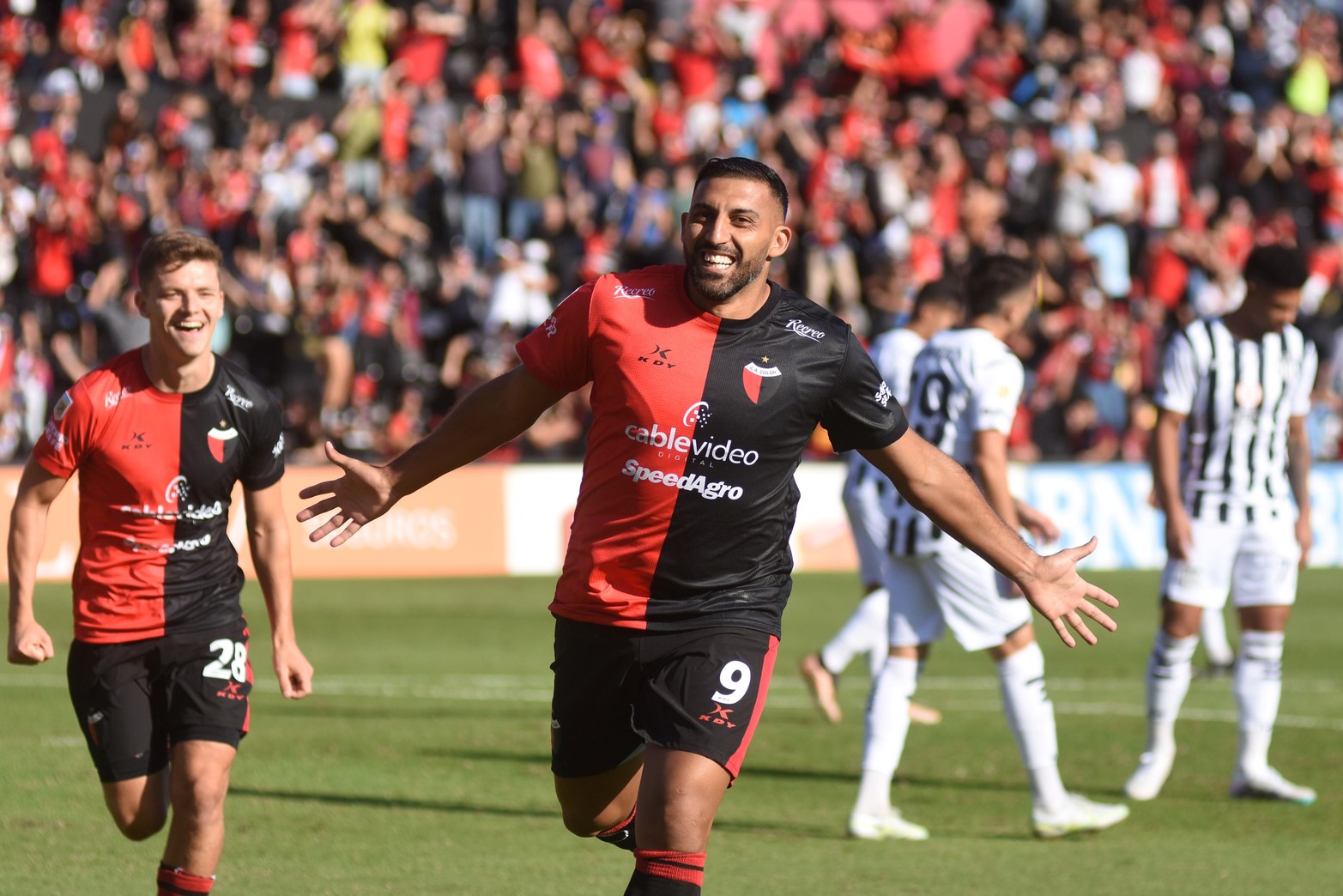 Colón y Talleres de Córdoba empataron 2 a 2 este jueves, por la undécima fecha de la Liga Profesional.