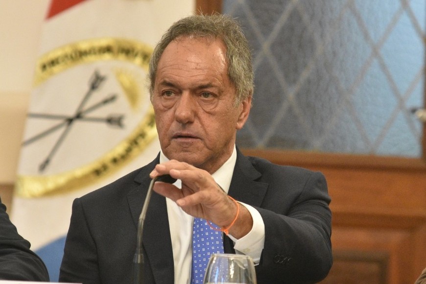 Daniel Scioli estuvo junto al gobernador y funcionarios provinciales. Crédito: Manuel Fabatía