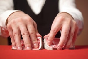 En el blackjack las cartas jugadas no son devueltas al mazo.