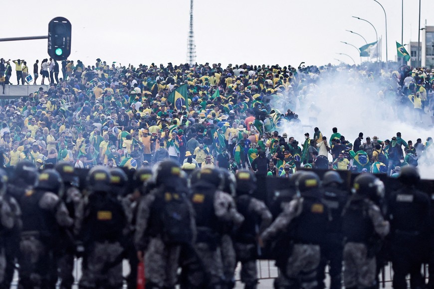 FILE PHOTO: Security forces stand guard as supporters of Brazil's former President Jair Bolsonaro demonstrate against President Luiz Inacio Lula da Silva, in Planalto Palace, in Brasilia, Brazil, January 8, 2023. REUTERS/Ueslei Marcelino/File Photo