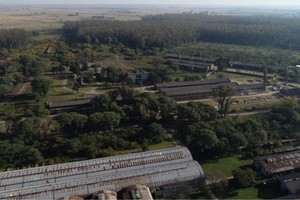 A la espera del tren de pasajeros que una ambas localidades. Crédito: Fernando Nicola / Archivo El Litoral