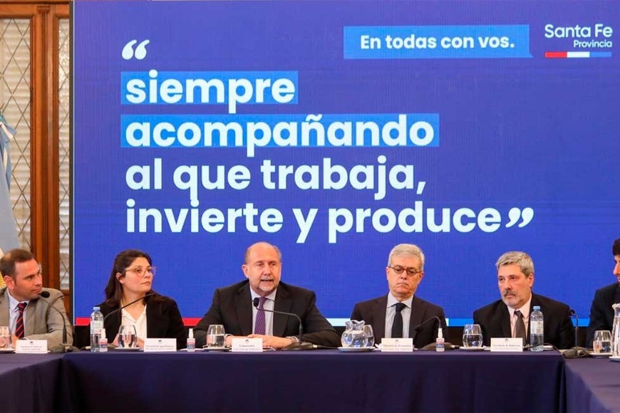 Perotti presentó, el 2 de agosto de 2022, un nuevo Régimen de Promoción Industrial que, por decreto, entró en vigencia el mismo día.