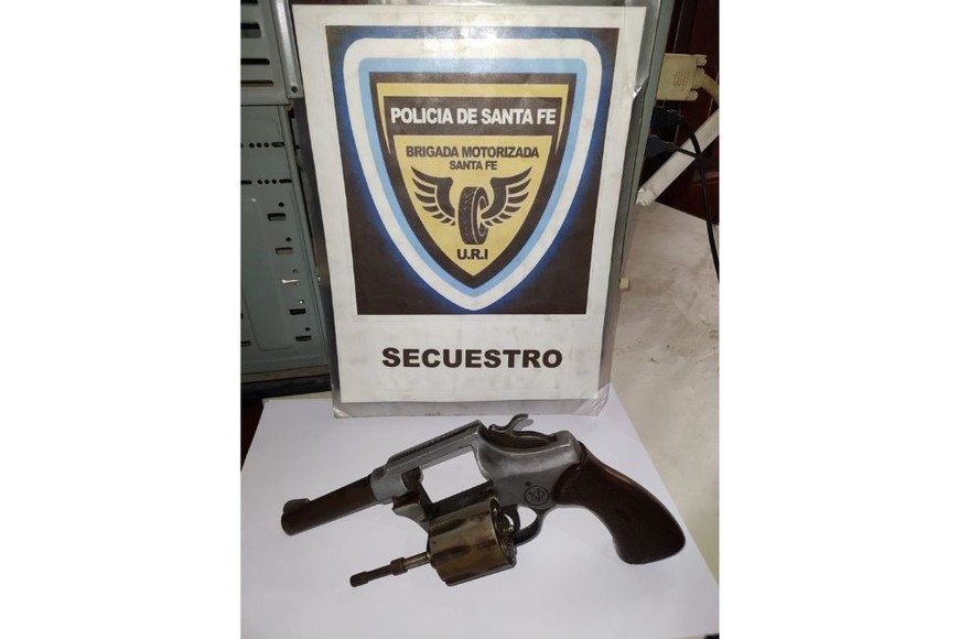 Debajo de unos asientos del auto fue hallado un revólver calibre 32