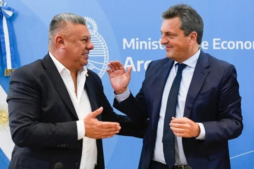 Sergio Massa y Chiqui Tapia presentes para firmar los avales para realizar el Mundial Sub 20 en Argentina.