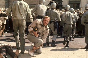 En un futuro distópico, los recursos escasean y las personas viven en condiciones de extrema necesidad. Ese es el contexto en el cual transcurre “Soylent Green”, inspirada en la novela de Harry Harrison. Foto: Metro-Goldwyn-Mayer (MGM)