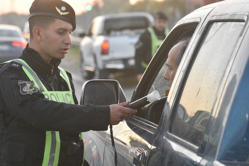 Las municipalidades de Santa Fe y Rosario impusieron el rigor máximo en los controles de consumo de alcohol mucho antes que el Estado nacional. Crédito: Mauricio Garin.