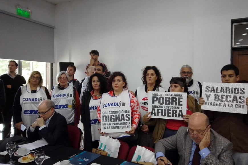 conadu historica reclamo paro salarios universitarios