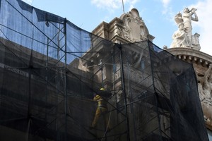 El Teatro Municipal es uno de los edificios donde se aplican las tareas. Crédito: Guillermo Di Salvatore / Archivo El Litoral