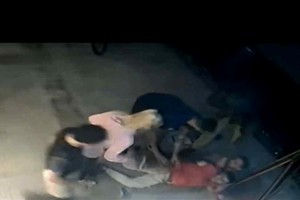 El dueño del lugar detuvo al ladrón de 15 años que hurtó un celular en la cafetería.