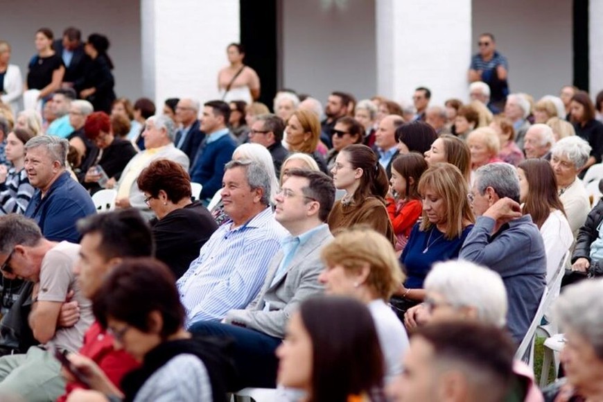 “Los primeros pobladores venían a San Lorenzo porque a fines del siglo dieciocho había en el convento una escuelita, que hoy es el colegio San Carlos, y una botica con un cura que conocía los rudimentos de la ciencia médica”, fundamentó.