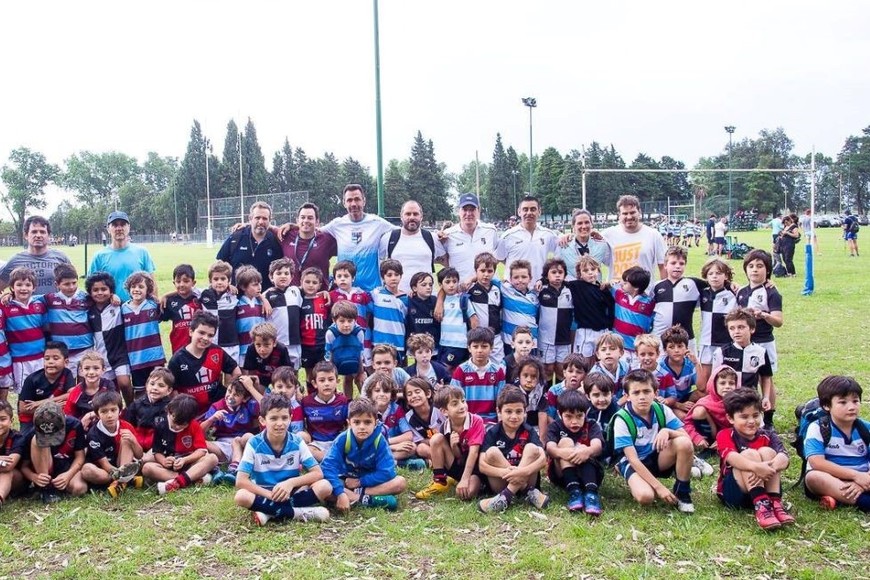 Imagen de uno de los últimos encuentros. Jugadores y entrenadores disfrutan al máximo de dos jornadas de mucho rugby. Crédito: Rugby Click / Franco Perego.