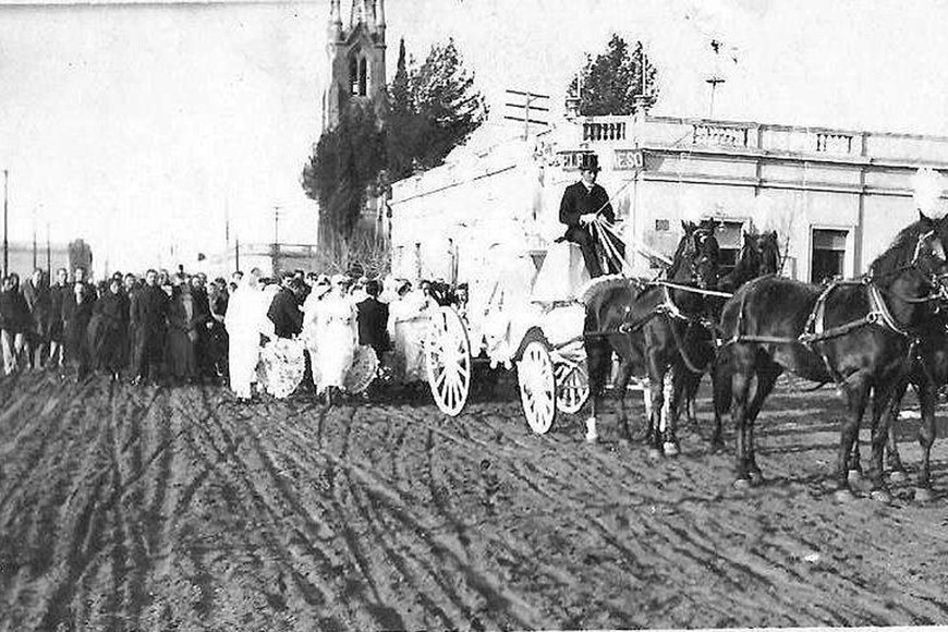 Cortejo fúnebre en 1900- Venado Tuerto Santa Fe. Foto: Pueblo Regional publicación