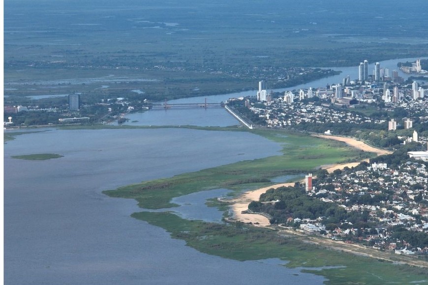 Estiman que el aporte de esta nueva apertura de Itaipú, en el Puerto Santa Fe será de entre 20 y 30 centímetros. Crédito: Fernando Nicola.