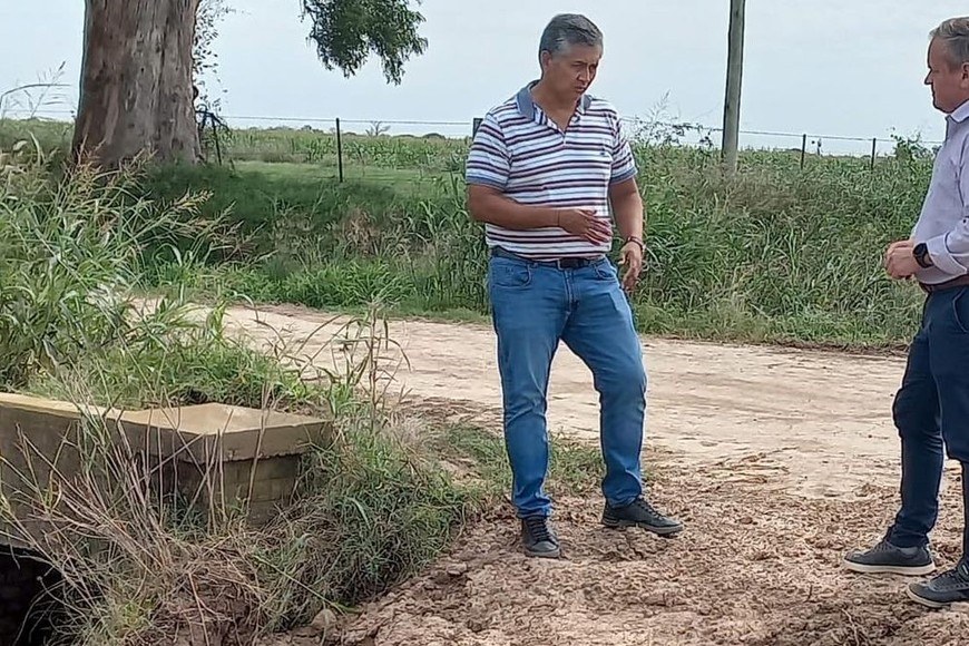 En esta ocasión recorrieron el avance de obra del alcantarillado de los caminos que van paralelo a la Ruta 10 y vuelcan sus aguas en el Canal de las Prusianas.