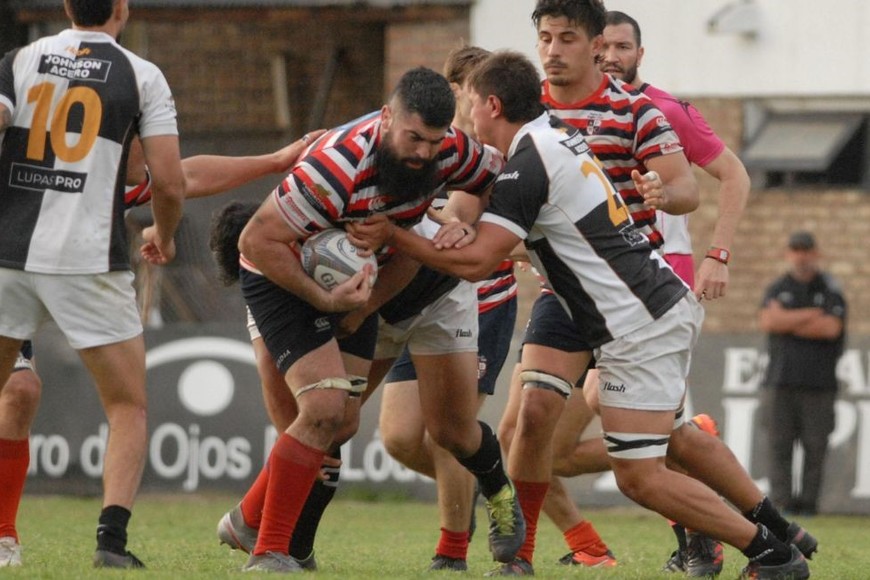 Cada vez que tuvo la pelota, Frustagli ganó metros para su equipo. Crédito: Mauricio Garín.