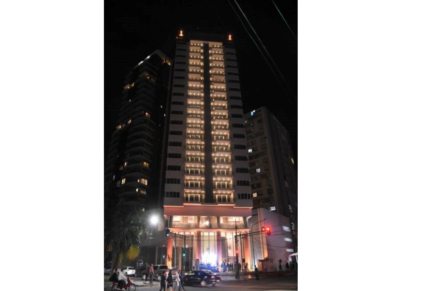 La Torre Le Coin consta de 4 plantas de cocheras y 18 pisos de departamentos de 1, 2 y 3 dormitorios.