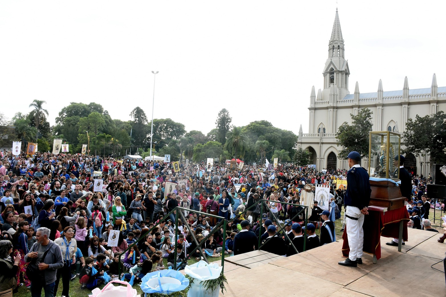 124° Peregrinación Arquidiocesana a la Basílica de Guadalupe, la tradicional y multitudinaria festividad religiosa de la ciudad de Santa Fe que tiene epicentro en la iglesia ubicada en Javier de la Rosa 623. Habitualmente, cerca de 150.000 personas participan durante los dos días que dura el evento.