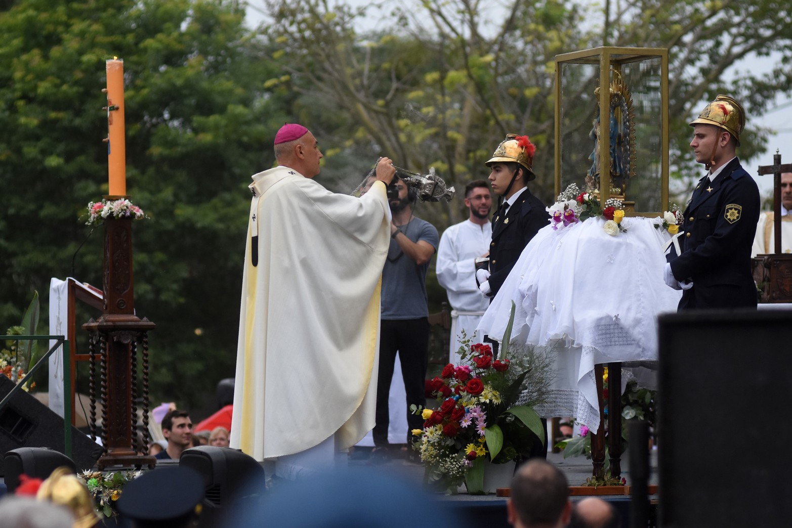 Este domingo a la siesta se realizó la tradicional procesión alrededor de la plaza y la misa central presidida por el arzobispo Sergio Fenoy.
