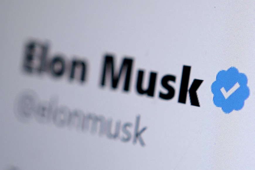 FILE PHOTO: Elon Musk Twitter account verification badge is seen in this illustration taken November 4, 2022. REUTERS/Dado Ruvic/Illustration/File Photo