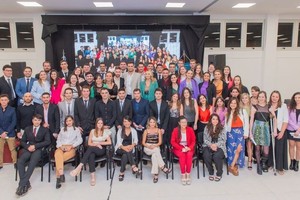 La ceremonia fue presidida por el Secretario Académico y de Innovación Educativa de la UNL, Miguel Irigoyen; el Decano de la FCV, Sergio Alberto Parra y la Vicedecana Amorina Sánchez.