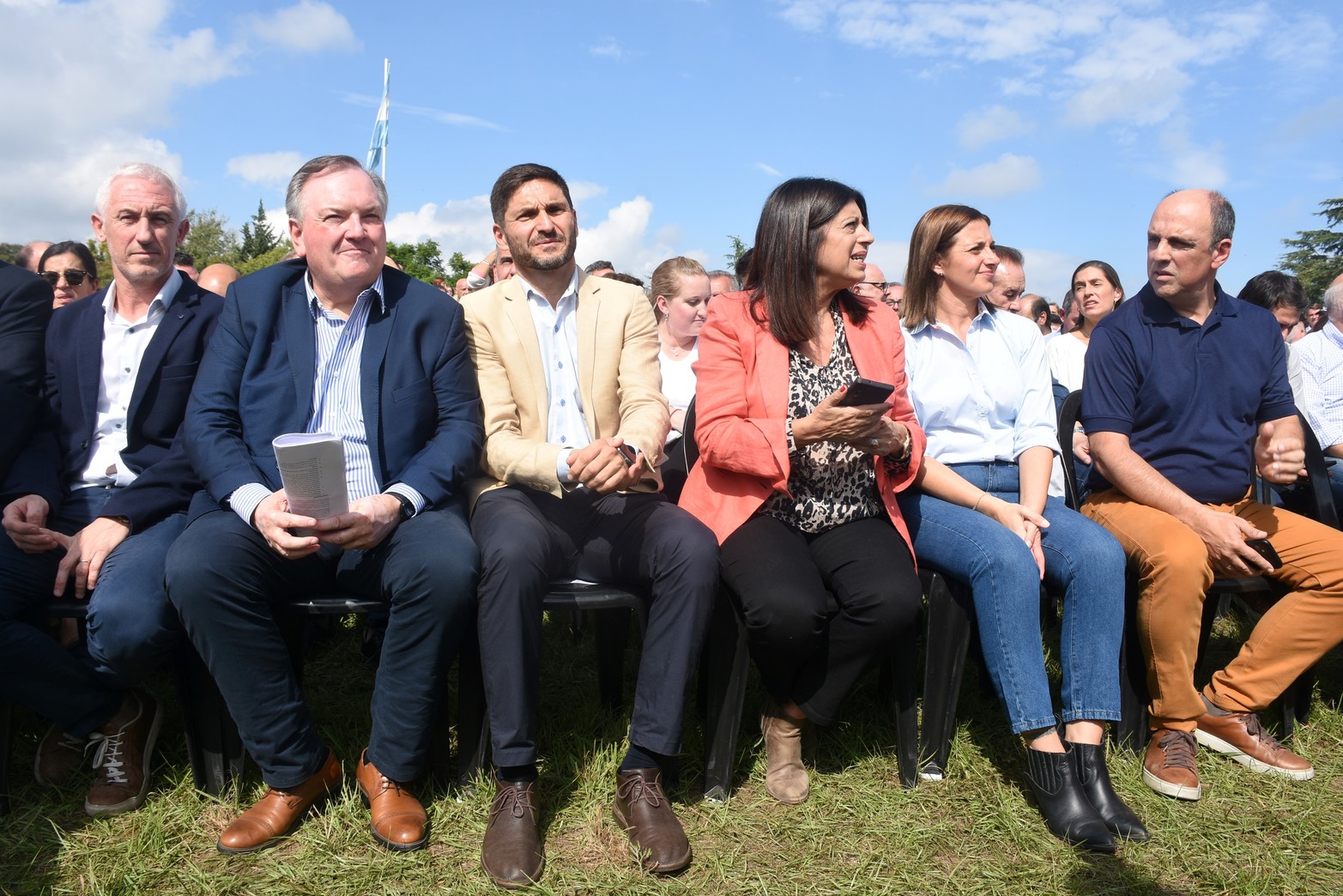 Los presidentes de diez partidos políticos - entre ellos, la UCR, el PS y el PRO- firmaron el documento constitutivo de la nueva coalición. Foto: Mauricio Garín