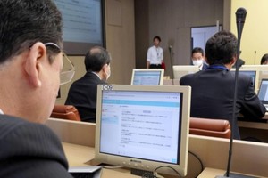 Personal municipal inició un mes de prueba con la IA. Crédito: The Japan Times