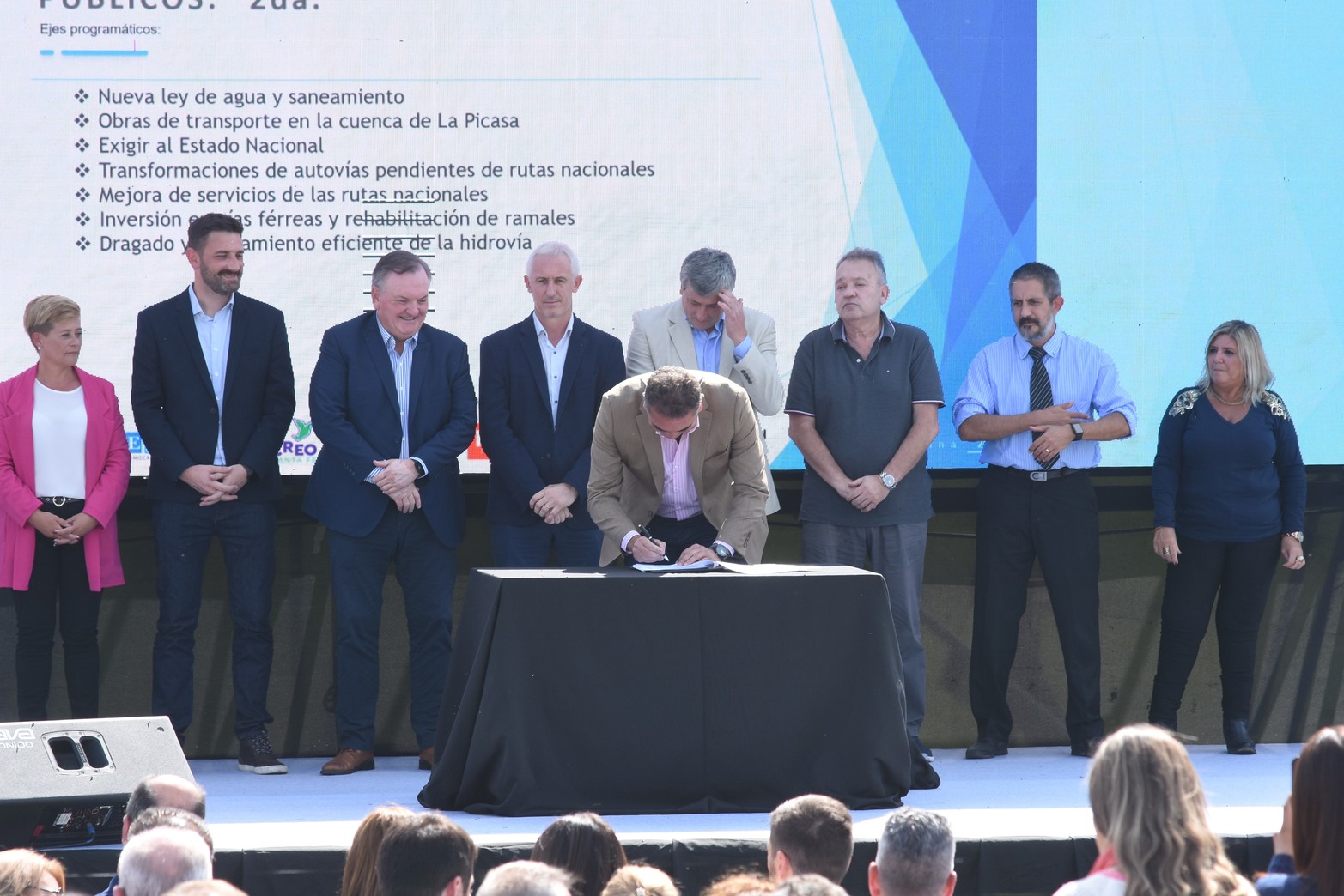 Con una nutrida representación de dirigentes, se apuntaron entre las ausencias estelares las de Carolina Losada, Emilio Jatón, Pablo Javkin y Antonio Bonfatti, aunque en todos los casos se ratificó su compromiso con la coalición. Foto: Mauricio Garín