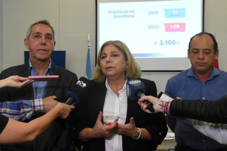 "Estamos contentos porque se han podido aumentar las atenciones, diversificar más especialidades, más prestaciones, más prácticas y un aumento muy importante en lo que tiene que ver con intervenciones quirúrgicas", reconoció la ministra Martorano. Créditos: Guillermo Di Salvatore