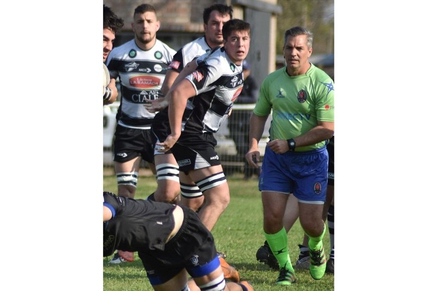 A la derecha de la imagen, Esteban Gutiérrez, uno de los árbitros que tendrá actividad este fin de semana. Crédito: Luis Cetraro.