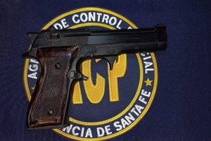 En el operativo se secuestró una pistola calibre 9 mm marca Pietro Beretta. 