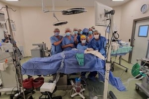 Entre las cirugías del 2022, se realizó un implante coclear para que una persona pueda recuperar la audición.