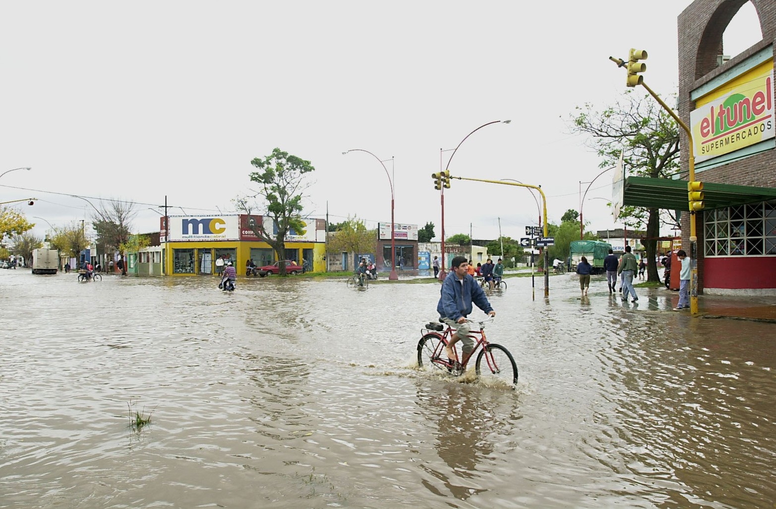 Avenida Peñaloza y Estanislao Zeballos.