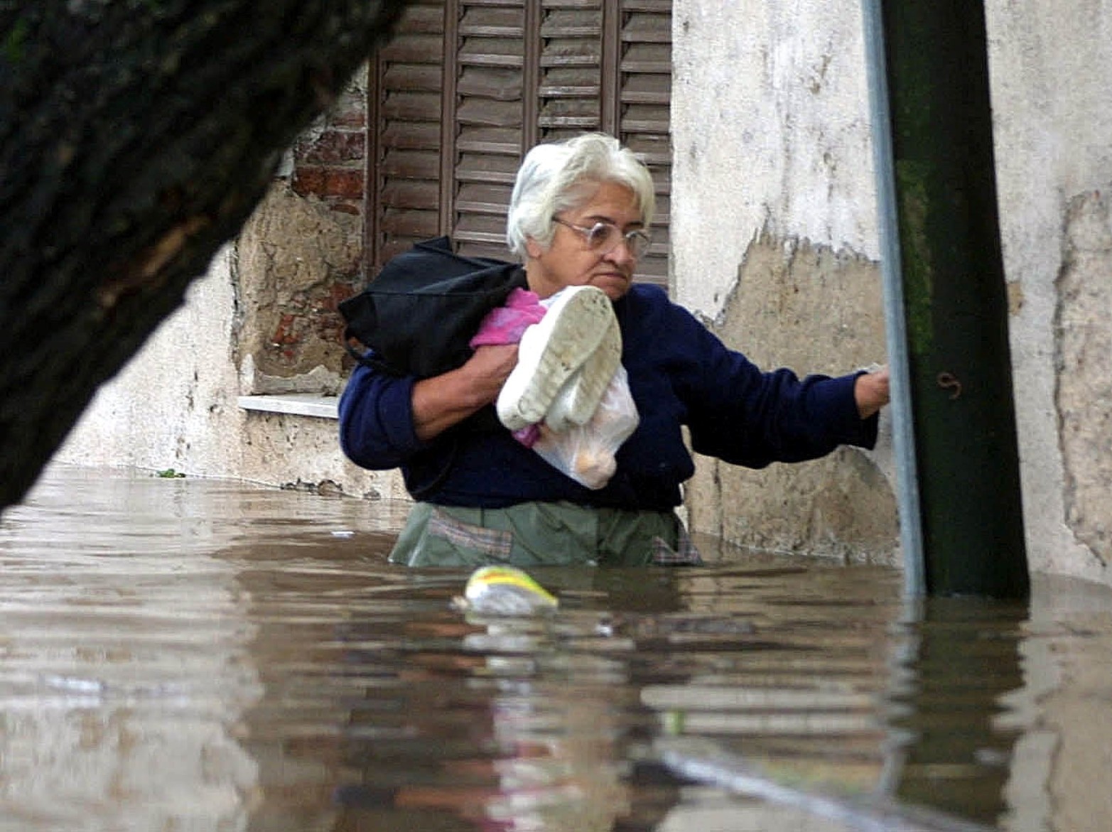 Salir con la puesto.