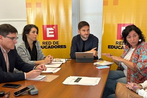 De la reunión participaron Carolina Piedrabuena, José Goity y Mariano Sironi, quienes forman parte de la Red de Educadores que trabaja muy cerca de Pullaro.