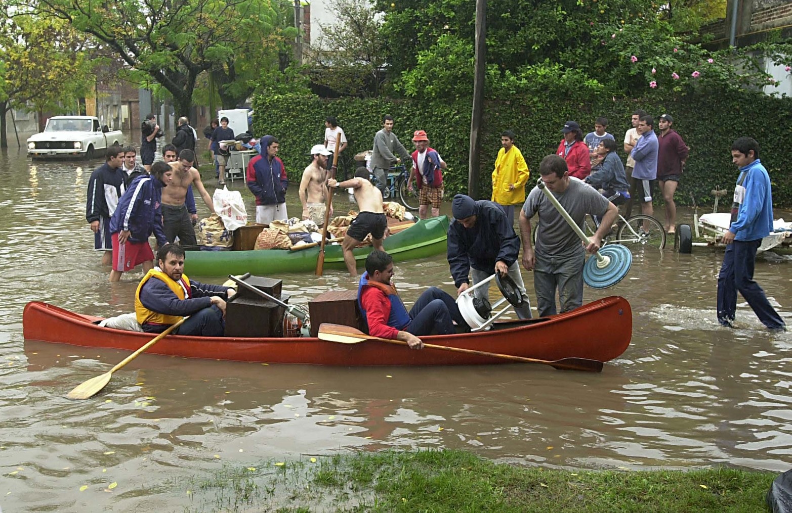 Barrio Barranquitas. Perú y La Paz. Los vecinos salían como podían ante la sorpresa de como el agua subía.