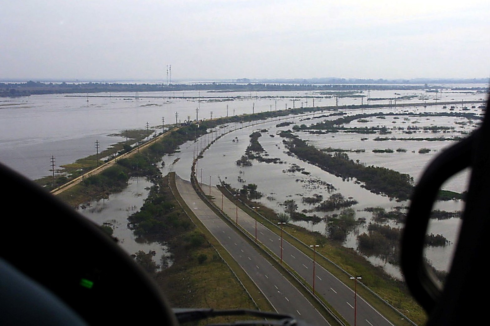 29 de abril. La circunvalación oeste , altura barrio Los Arenales hacia el norte.