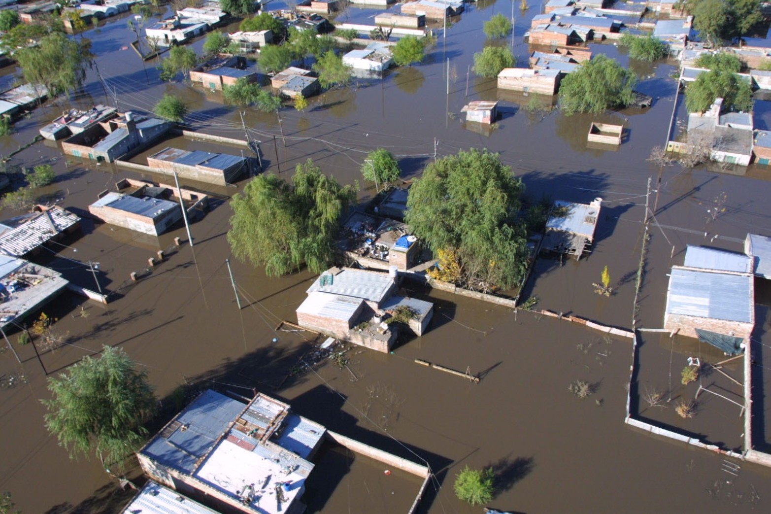 Barrio San Lorenzo, así estaba el agua el sábado 3 de mayo de 2003.