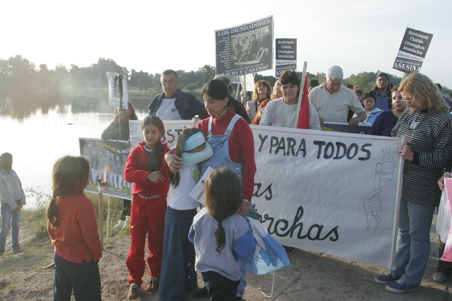 Año 2005. La protesta se trasladó a la zona de la defensa inconclusa en la zona del Hipódromo y la cancha de Golf.