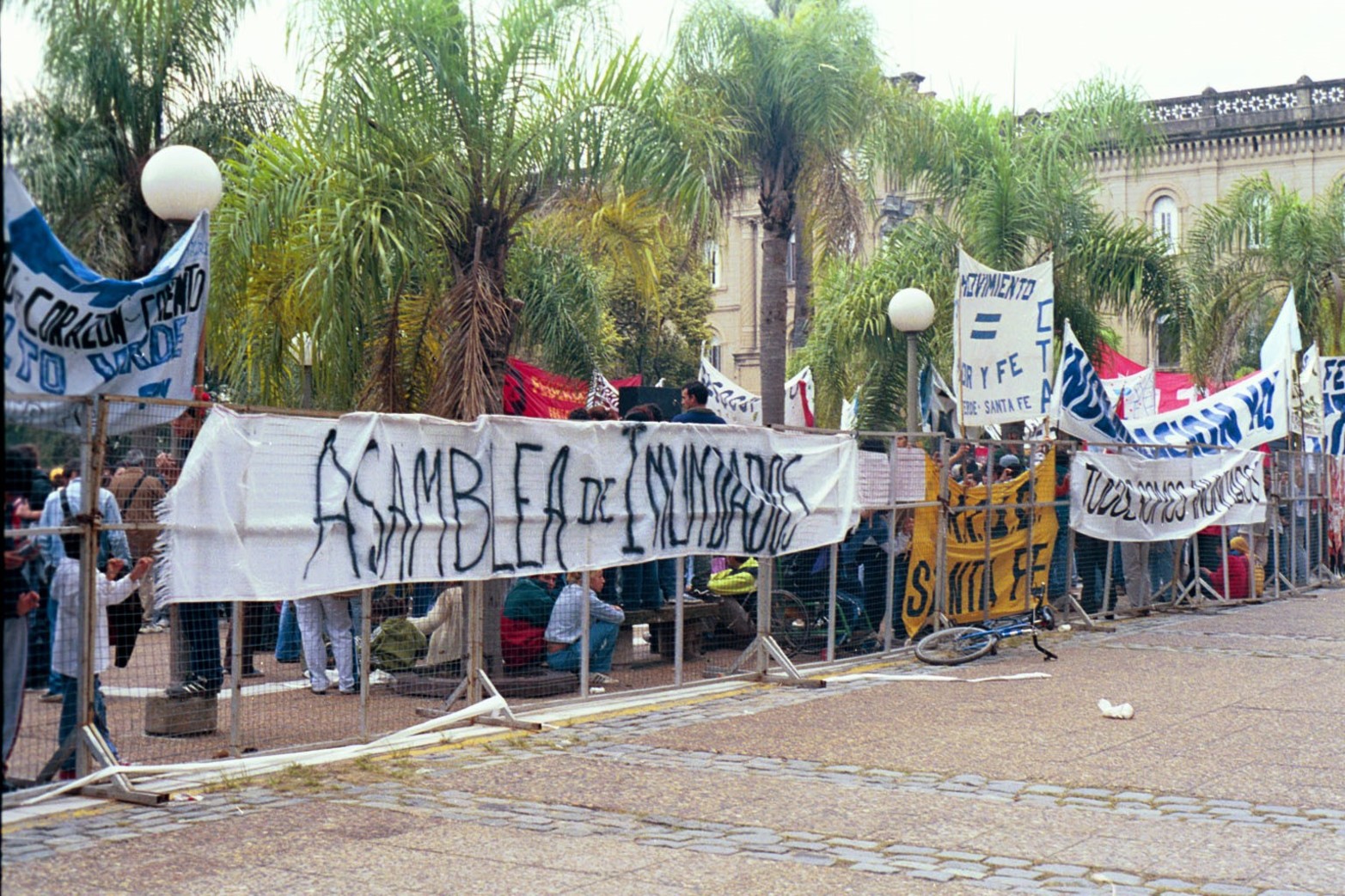 Las banderas y pasacalles otra de las medidas para reclamar Justicia.