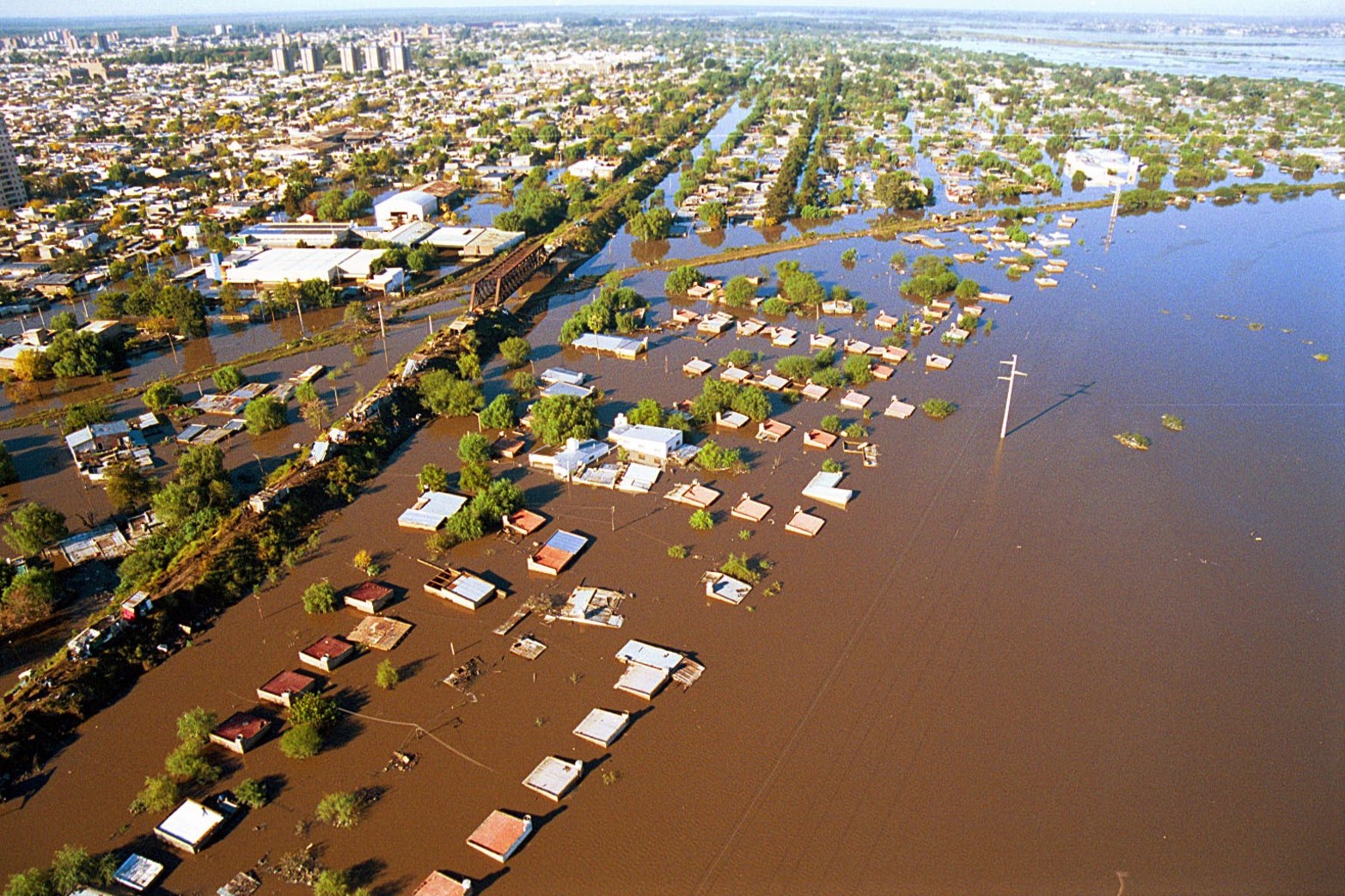 Viernes 2 de mayo de 2003. Así estaban los barrios Villa Oculta y  Roma.