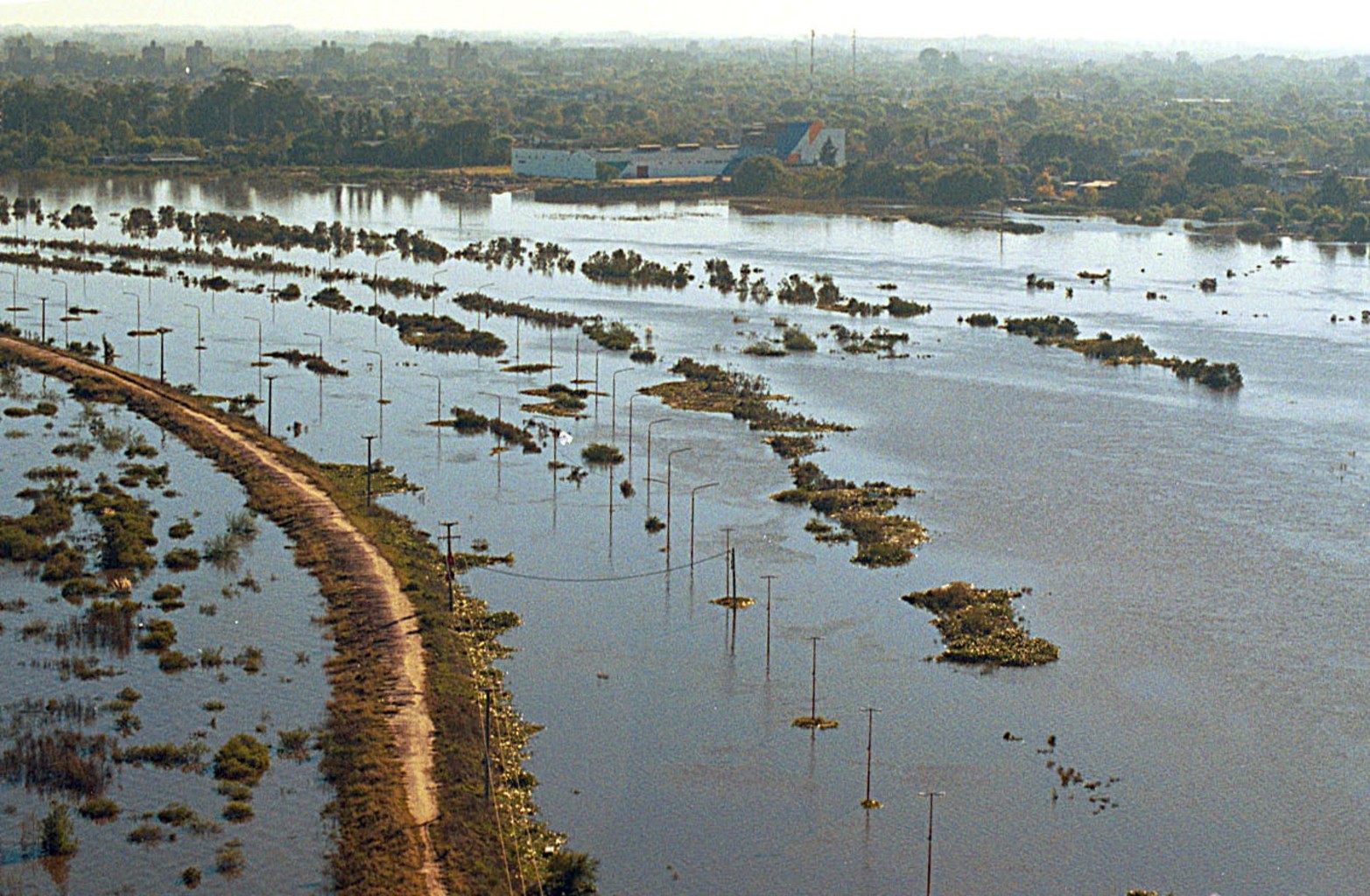 La circunvalación oeste entre la autopista Santa Fe Rosario y el hipódromo Las Flores.