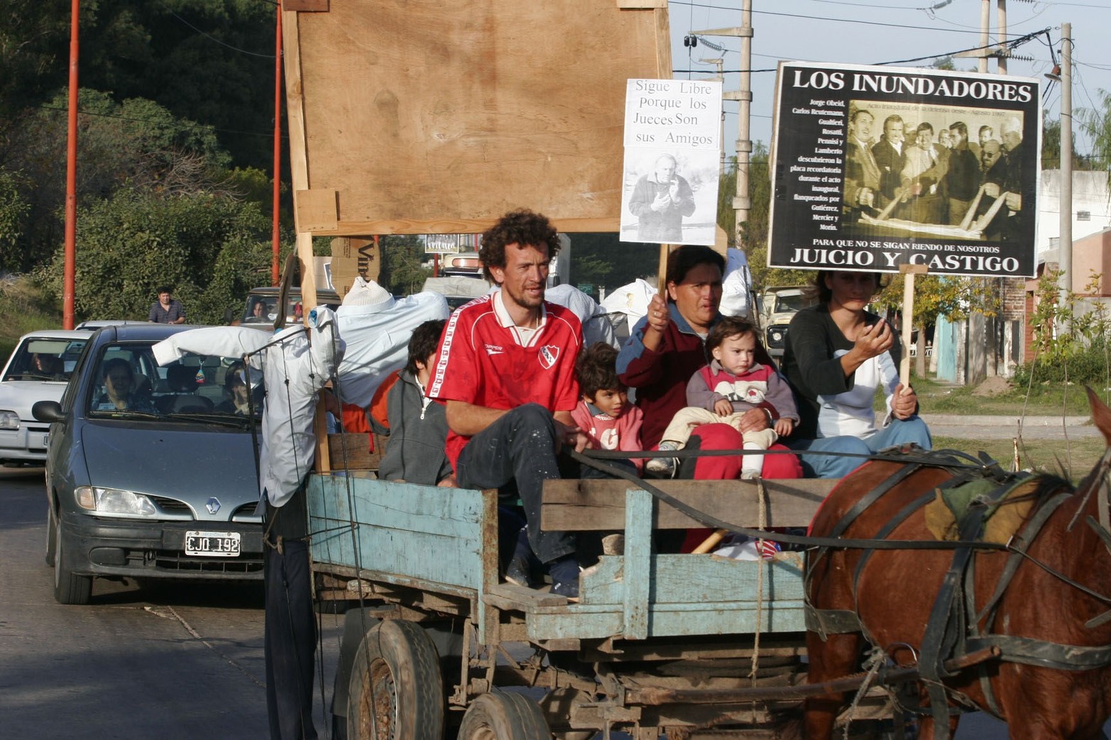 Año 2005. La protesta se trasladó a la zona de la defensa inconclusa en la zona del Hipódromo y la cancha de Golf.