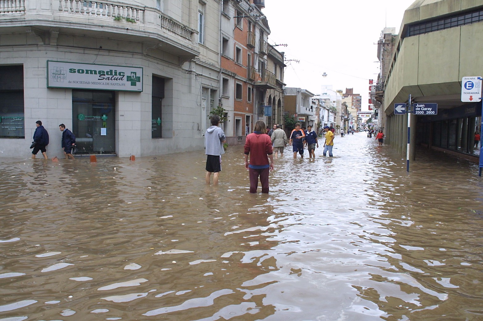 25 de Mayo y Juan de Garay.  Miércoles 30 de abril.