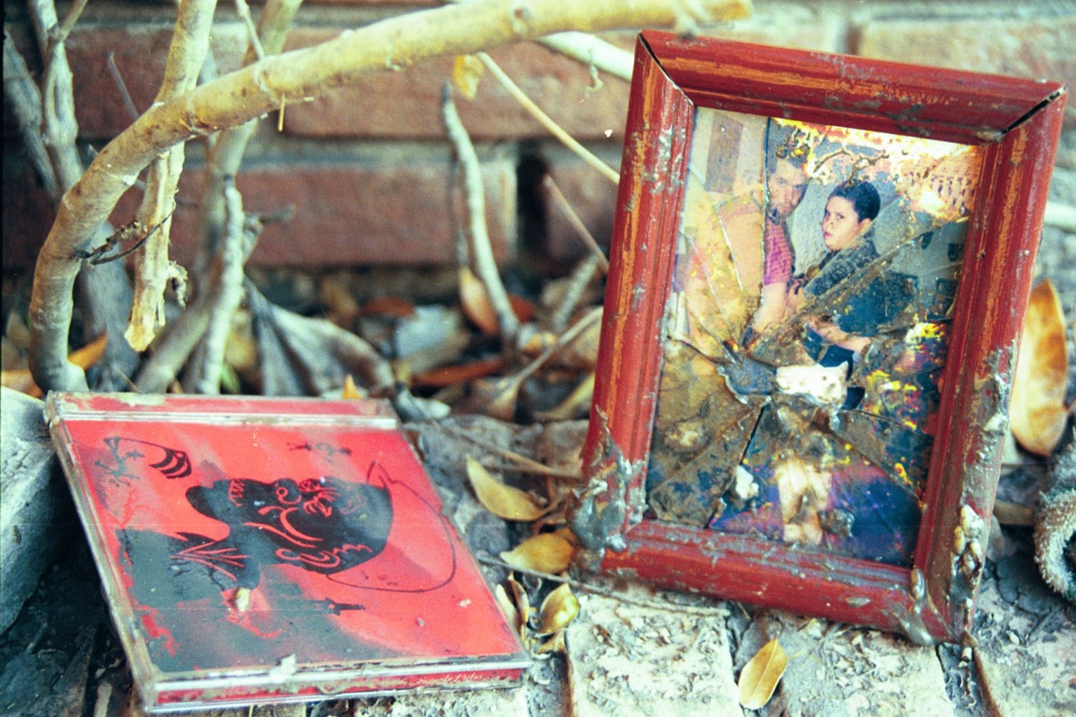 El interior de una vivienda luego de que se fue el agua.