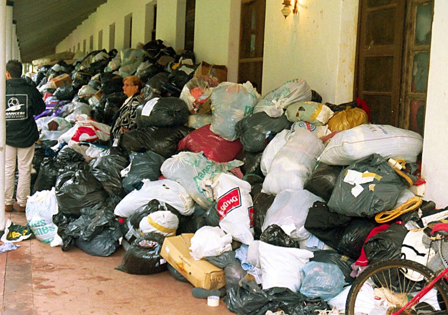 La solidaridad ante el dramático. Comenzaron a llegar camiones con diferentes elementos.