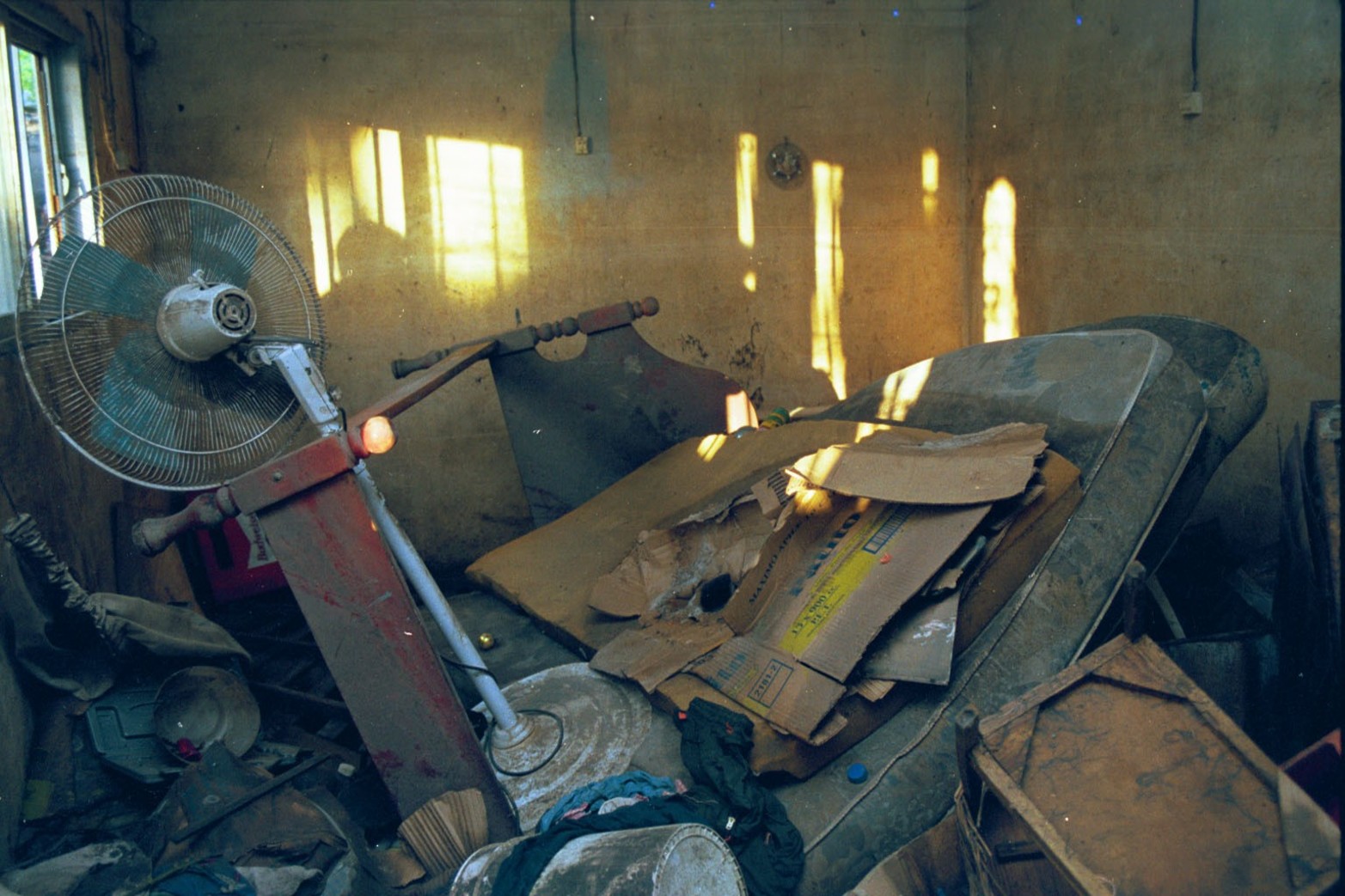 El agua se encargó de mover y dejar sin uso los muebles de miles de hogares.